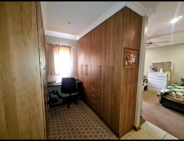 4 BEDROOM HOUSE FOR SALE IN DORINGKLOOF